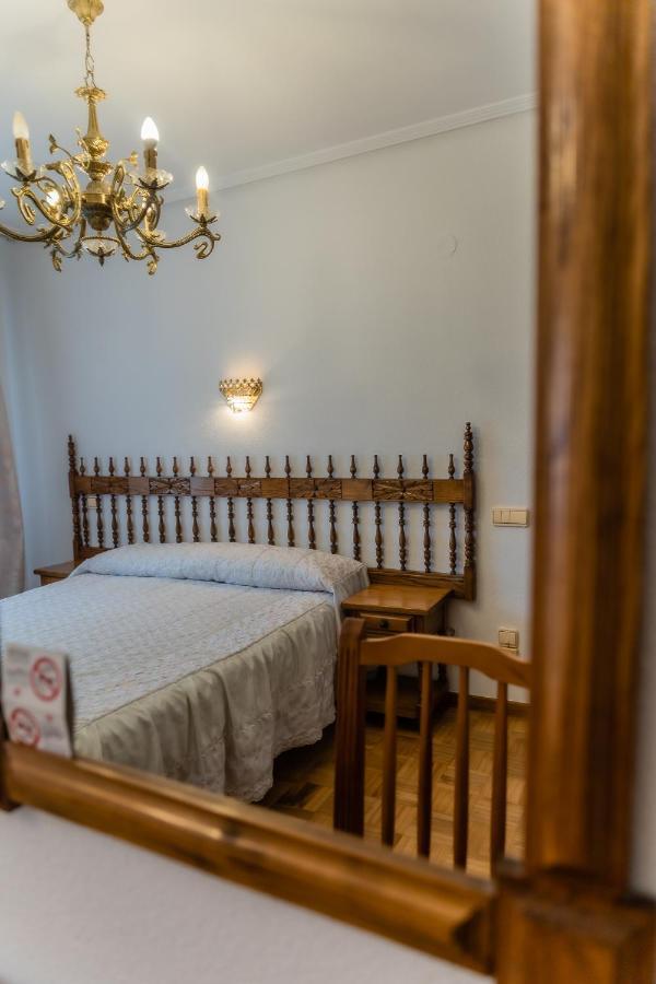 Hostal ซานโตโดมิงโก เด ซีลอส ภายนอก รูปภาพ