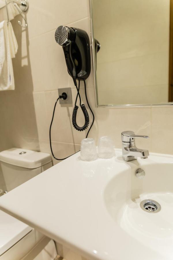 Hostal ซานโตโดมิงโก เด ซีลอส ภายนอก รูปภาพ