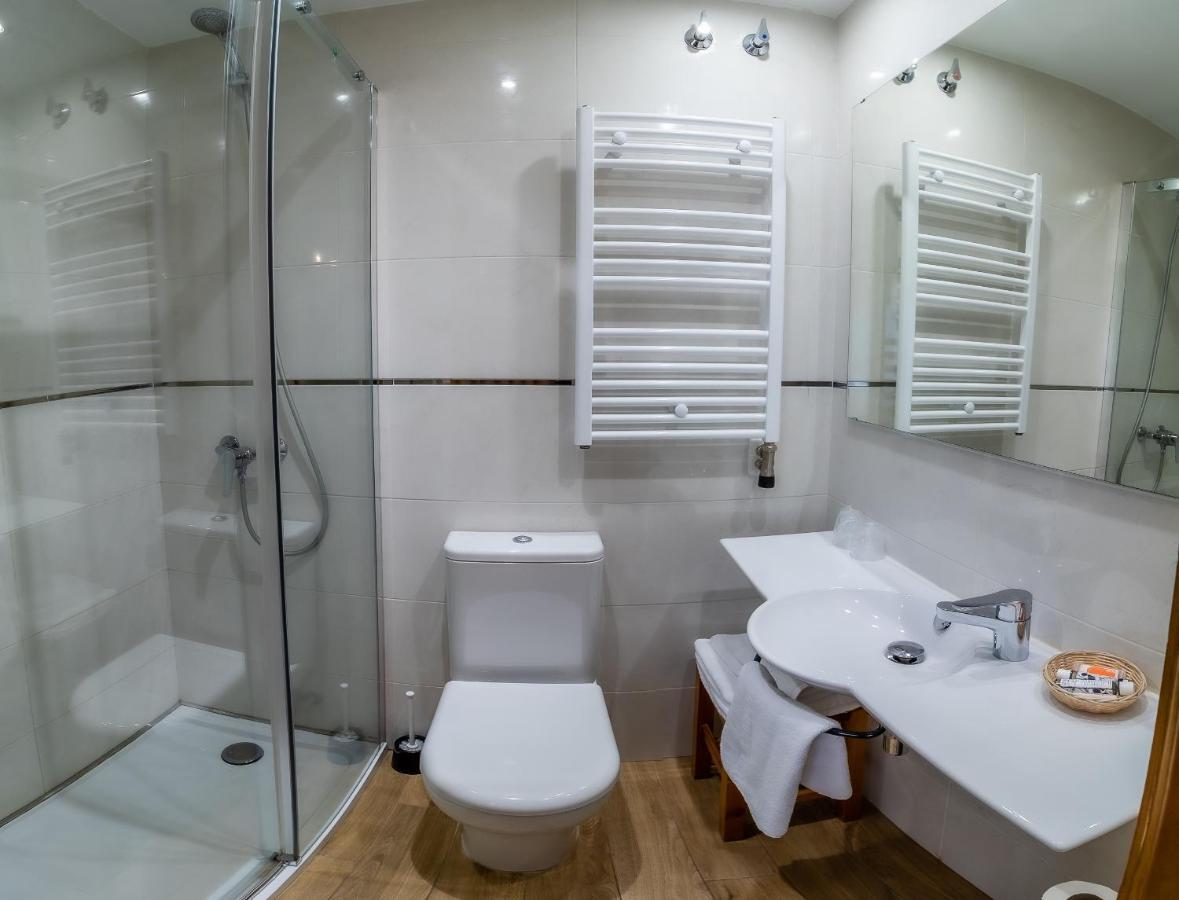 Hostal ซานโตโดมิงโก เด ซีลอส ภายนอก รูปภาพ