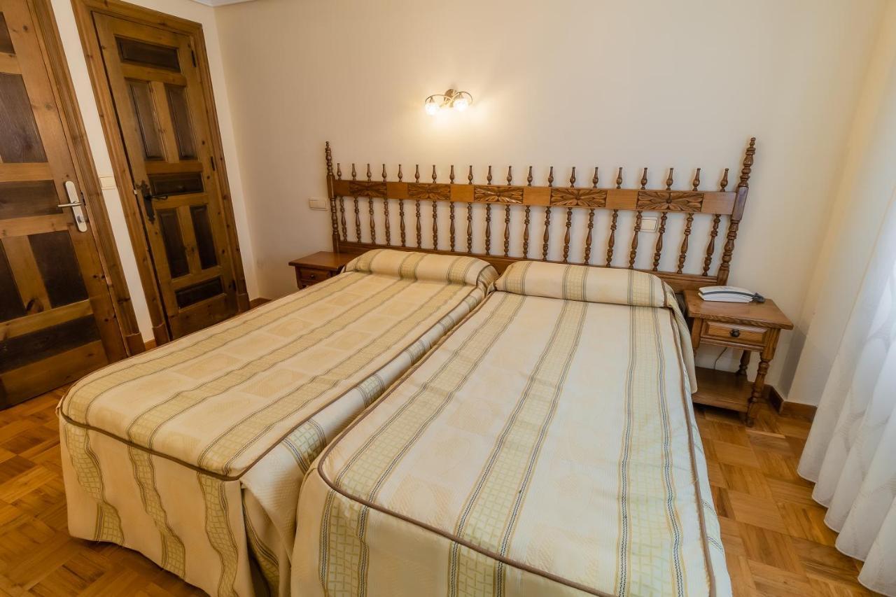 Hostal ซานโตโดมิงโก เด ซีลอส ภายนอก รูปภาพ