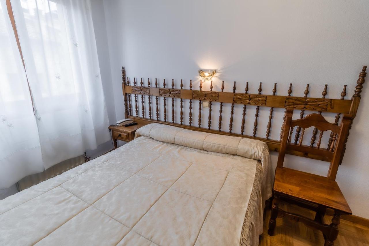 Hostal ซานโตโดมิงโก เด ซีลอส ภายนอก รูปภาพ