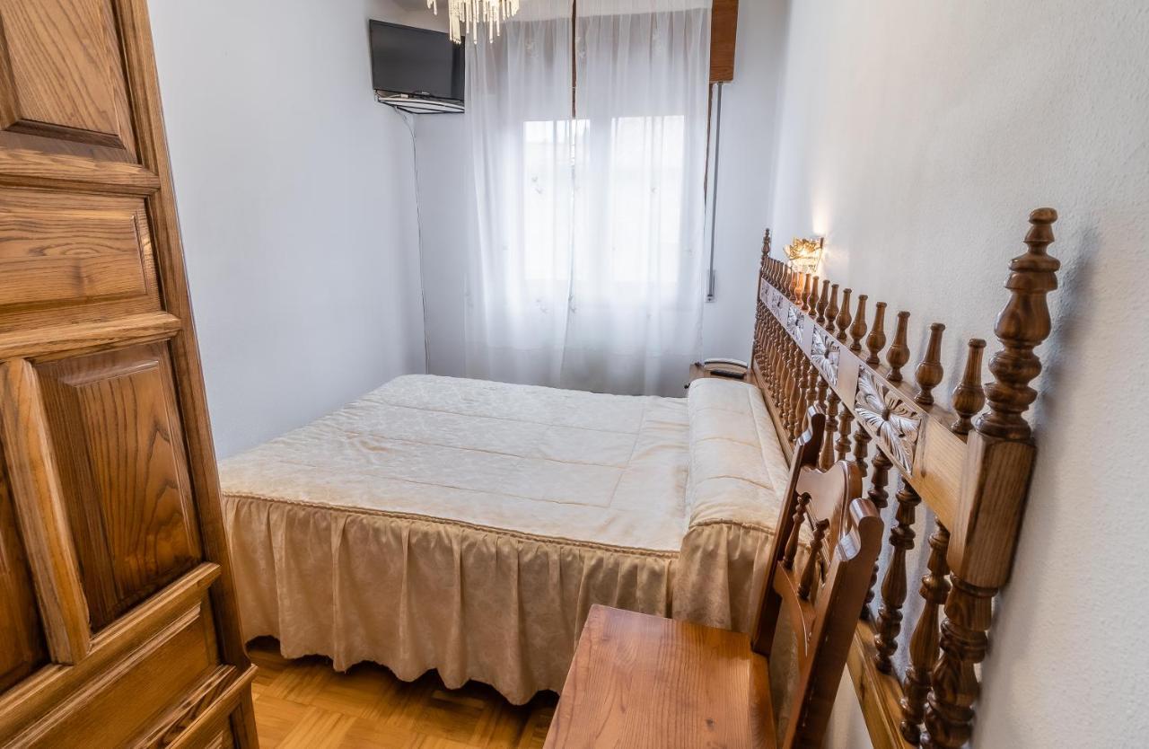 Hostal ซานโตโดมิงโก เด ซีลอส ภายนอก รูปภาพ