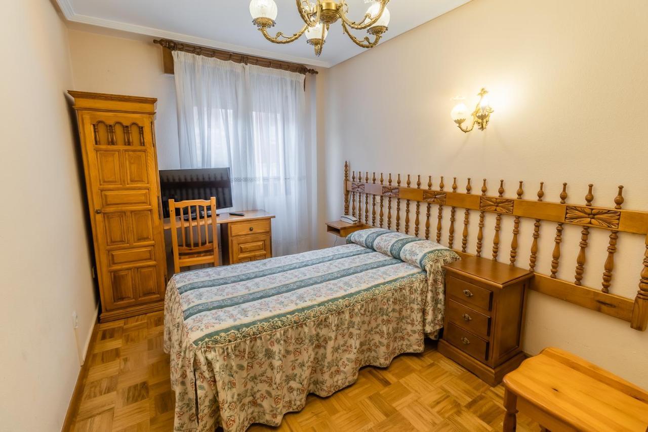 Hostal ซานโตโดมิงโก เด ซีลอส ภายนอก รูปภาพ