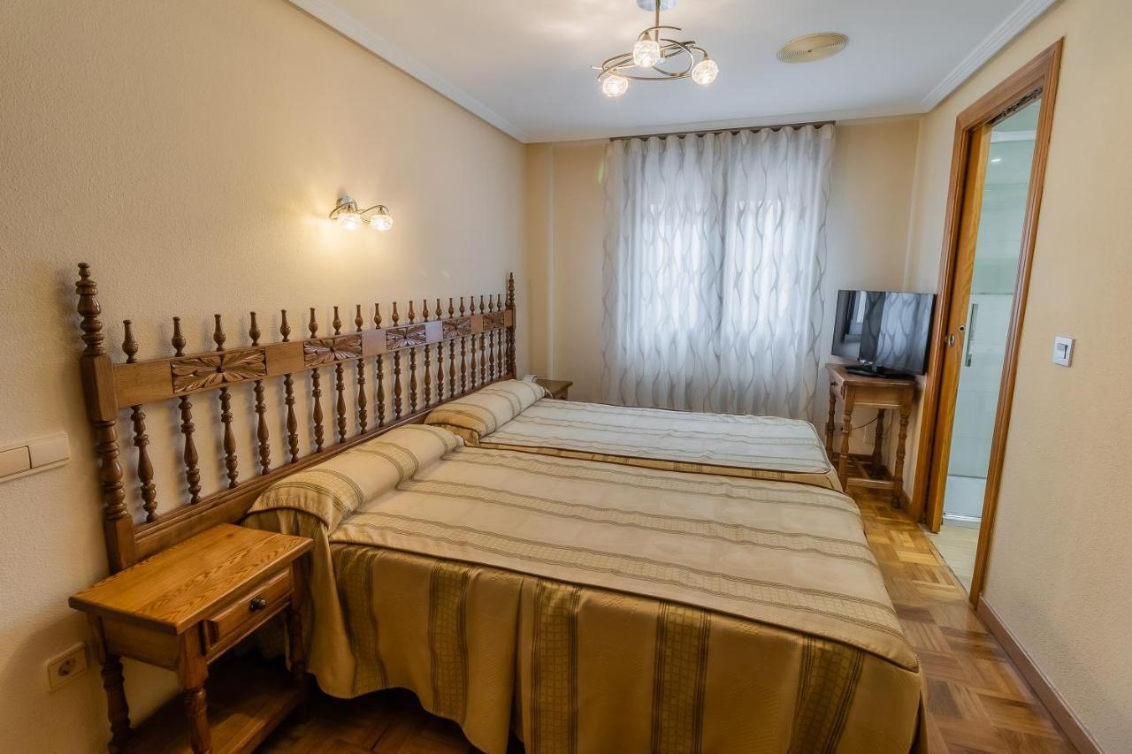 Hostal ซานโตโดมิงโก เด ซีลอส ภายนอก รูปภาพ