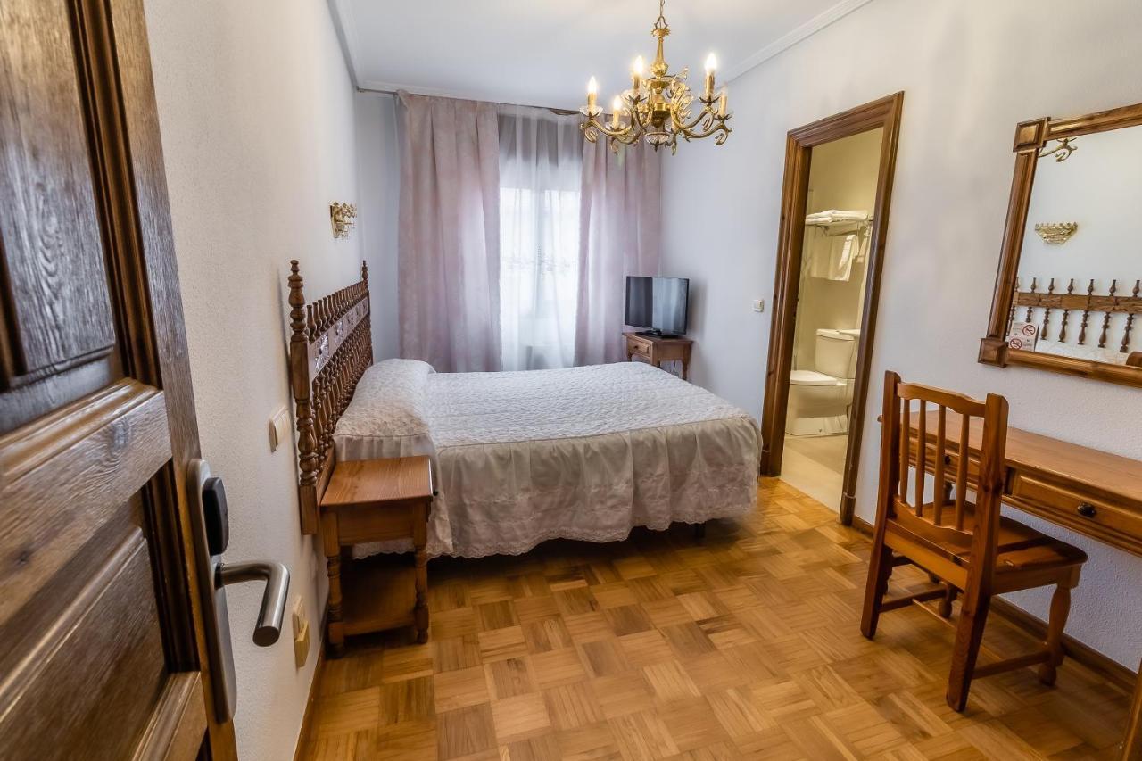Hostal ซานโตโดมิงโก เด ซีลอส ภายนอก รูปภาพ