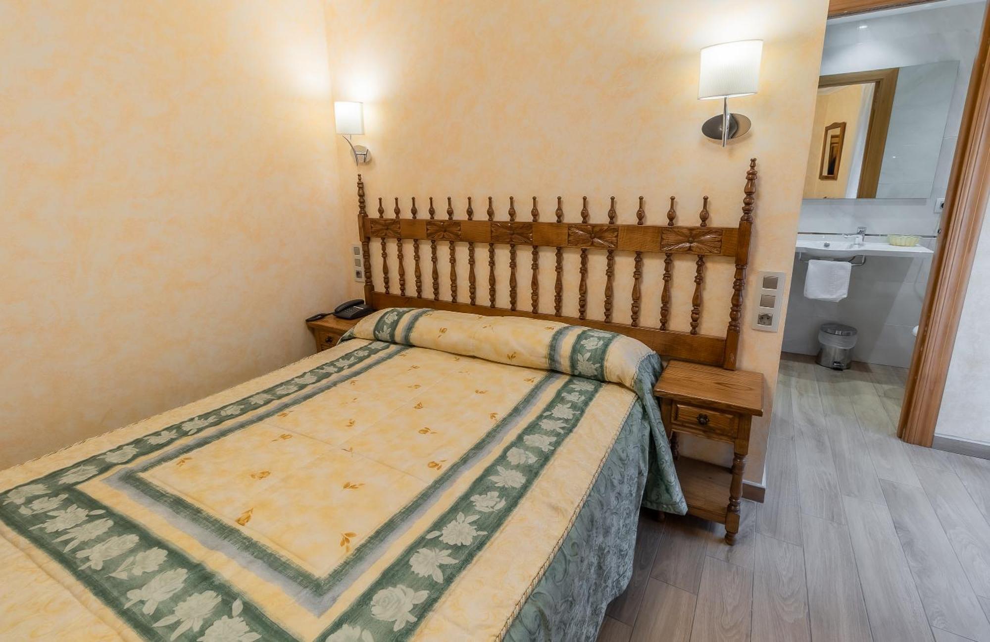 Hostal ซานโตโดมิงโก เด ซีลอส ภายนอก รูปภาพ