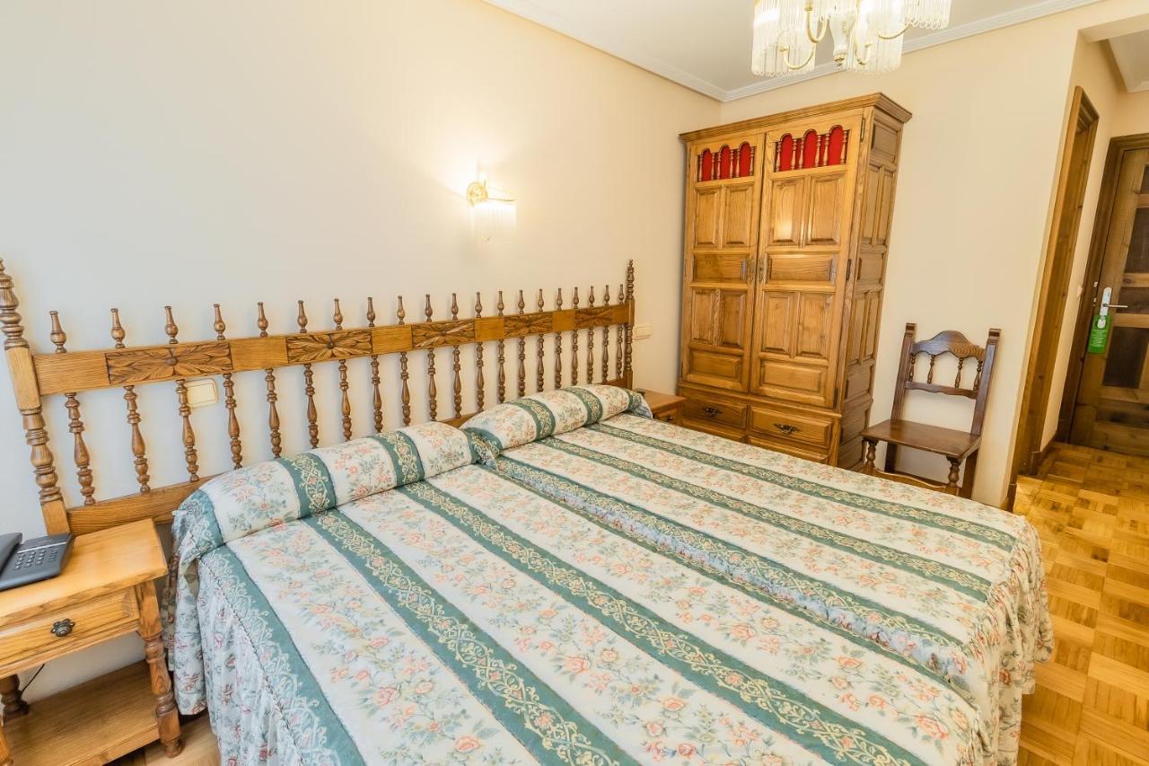 Hostal ซานโตโดมิงโก เด ซีลอส ภายนอก รูปภาพ