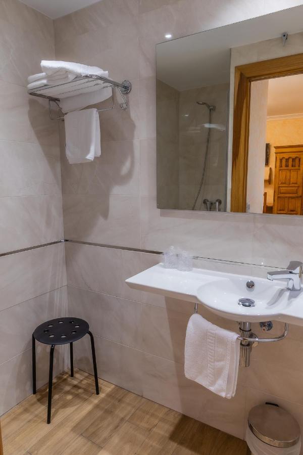 Hostal ซานโตโดมิงโก เด ซีลอส ภายนอก รูปภาพ