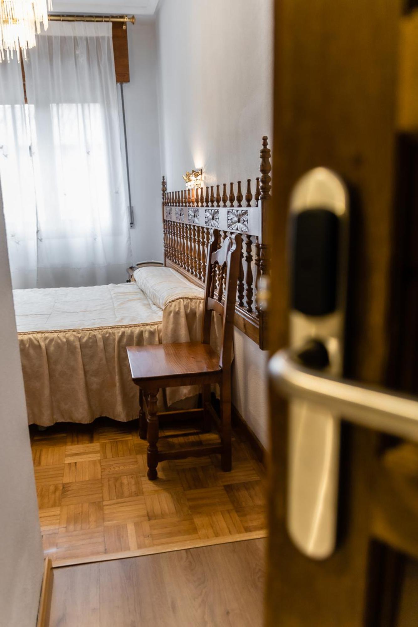 Hostal ซานโตโดมิงโก เด ซีลอส ภายนอก รูปภาพ
