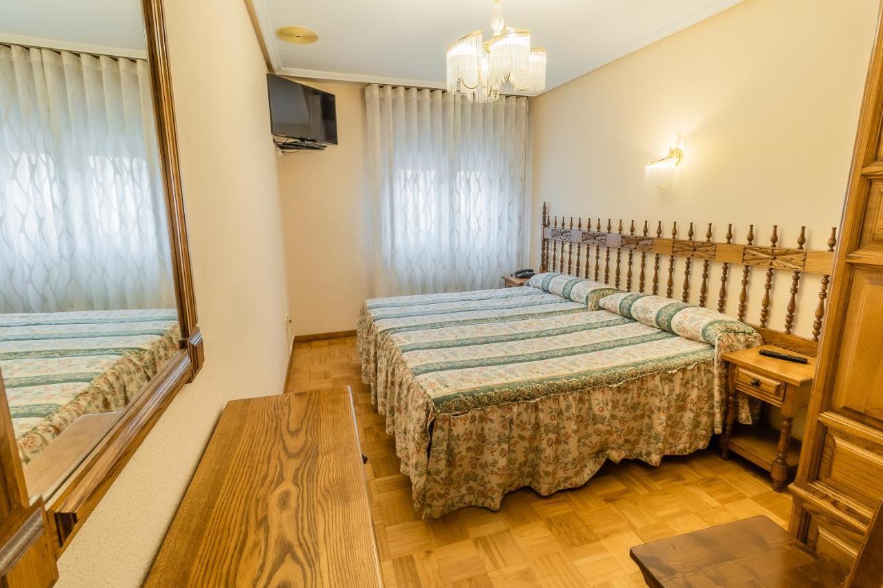 Hostal ซานโตโดมิงโก เด ซีลอส ภายนอก รูปภาพ