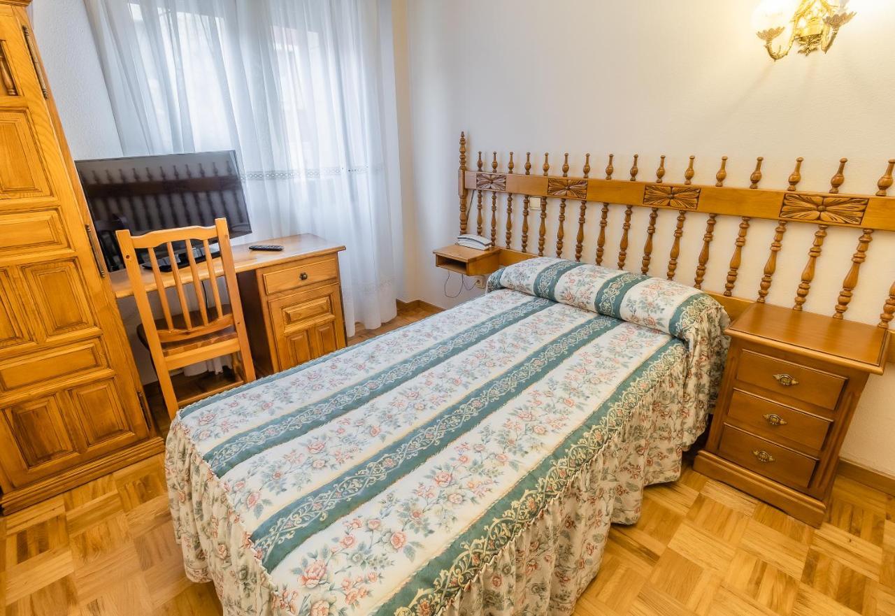 Hostal ซานโตโดมิงโก เด ซีลอส ภายนอก รูปภาพ