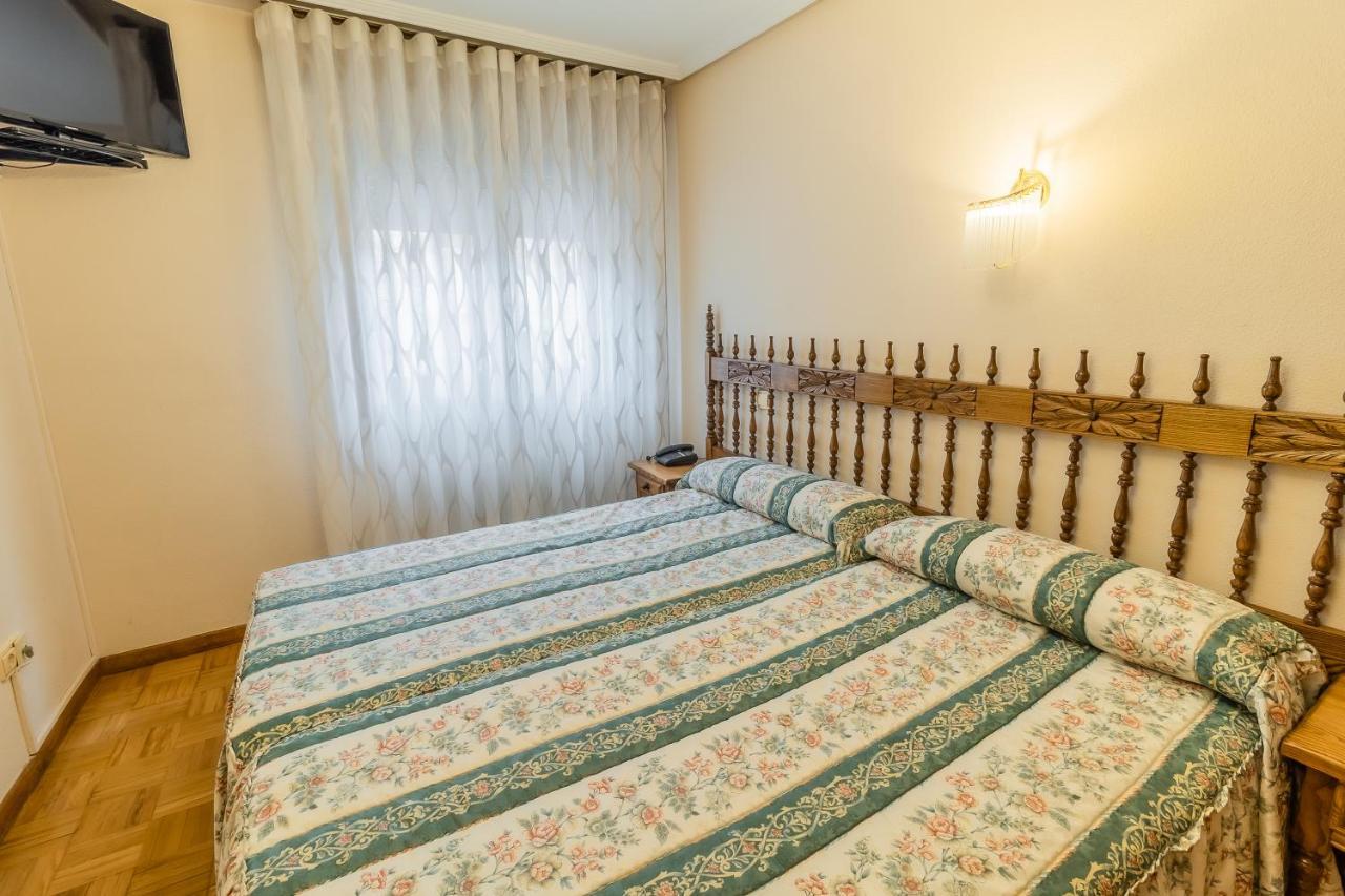 Hostal ซานโตโดมิงโก เด ซีลอส ภายนอก รูปภาพ