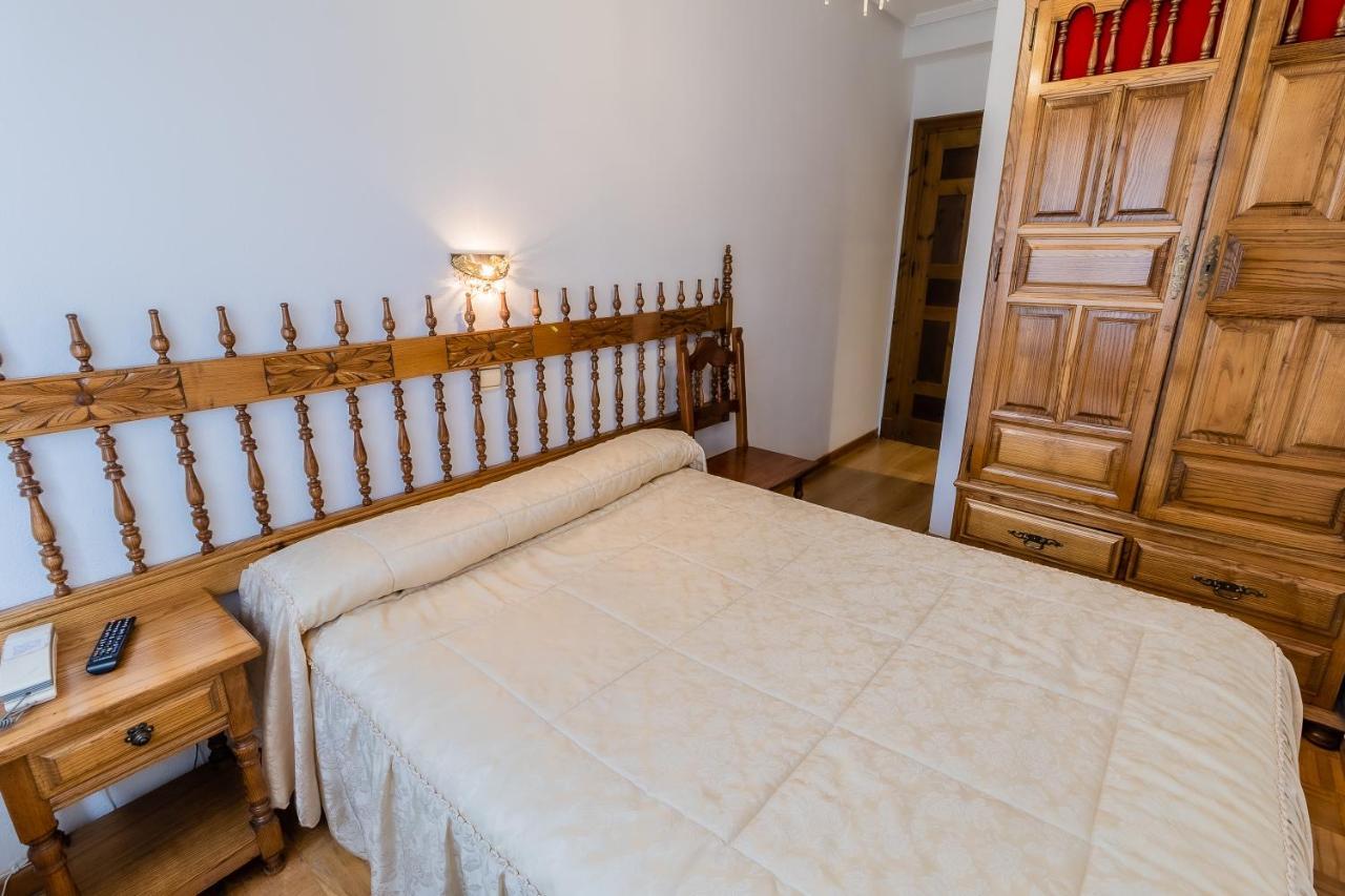Hostal ซานโตโดมิงโก เด ซีลอส ภายนอก รูปภาพ
